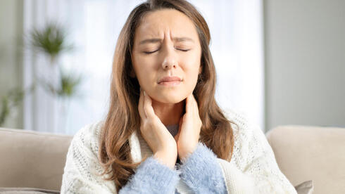 Обязательно ли полоскать горло, если оно болит?