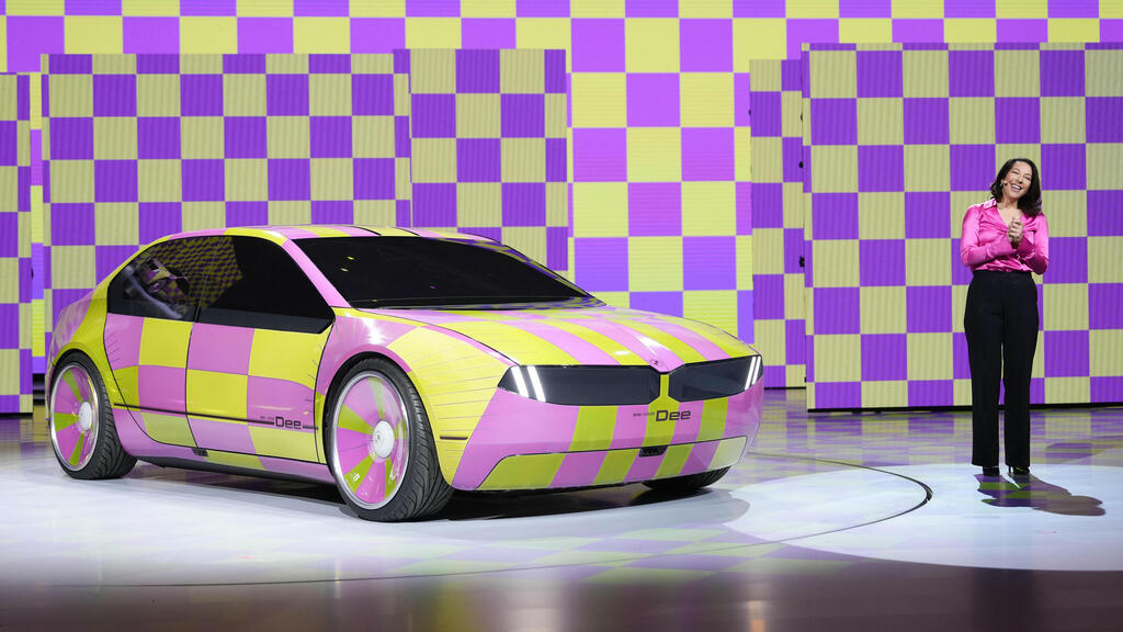 BMW iVision Dee (צילום: AP) BMW iVision Dee
