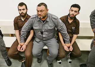 מימין: אסעד אל־רפאעי, משמאל: סובחי אבו־שקיר, המחבלים שביצעו את הפיגוע באלעד