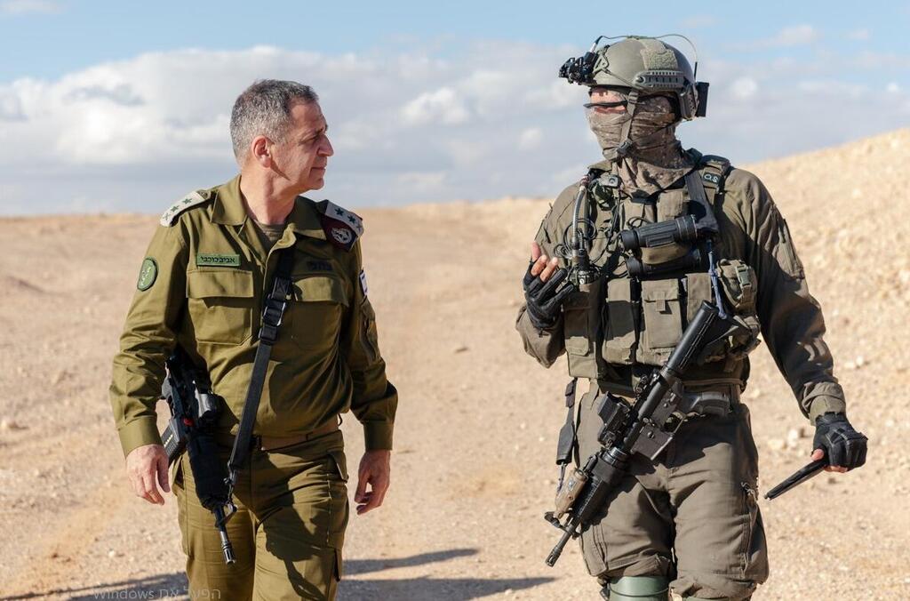 Kochavi in the field during his days as military chief (Photo: IDF Spokesperson's Unit) אביב כוכבי