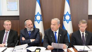 בנימין נתניהו בפתח ישיבת הממשלה