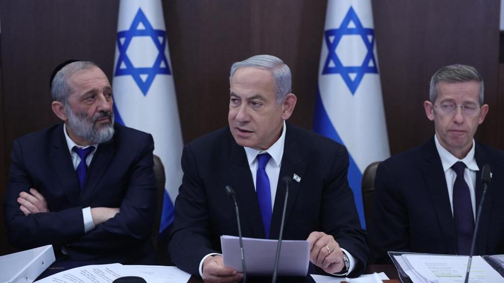 Netanyahu durante reunião semanal de gabinete (Foto: Yonatan Zindel) בנימין נתניהו בפתח ישיבת הממשלה