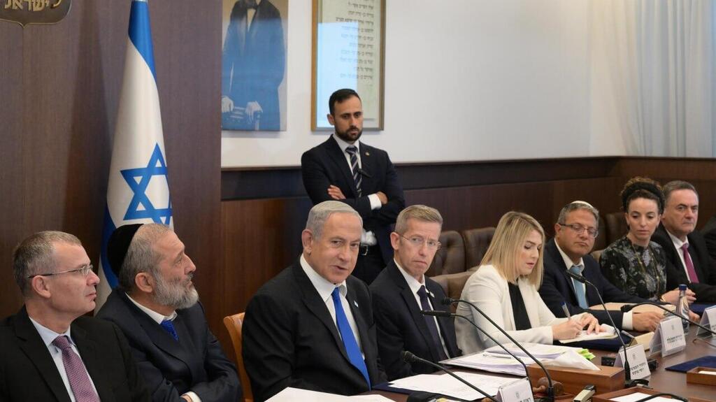 בנימין נתניהו בפתח ישיבת הממשלה