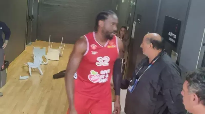 צ'ינאנו אונואקו עצבני (קרדיט: גיא גבע) צ'ינאנו אונואקו עצבני