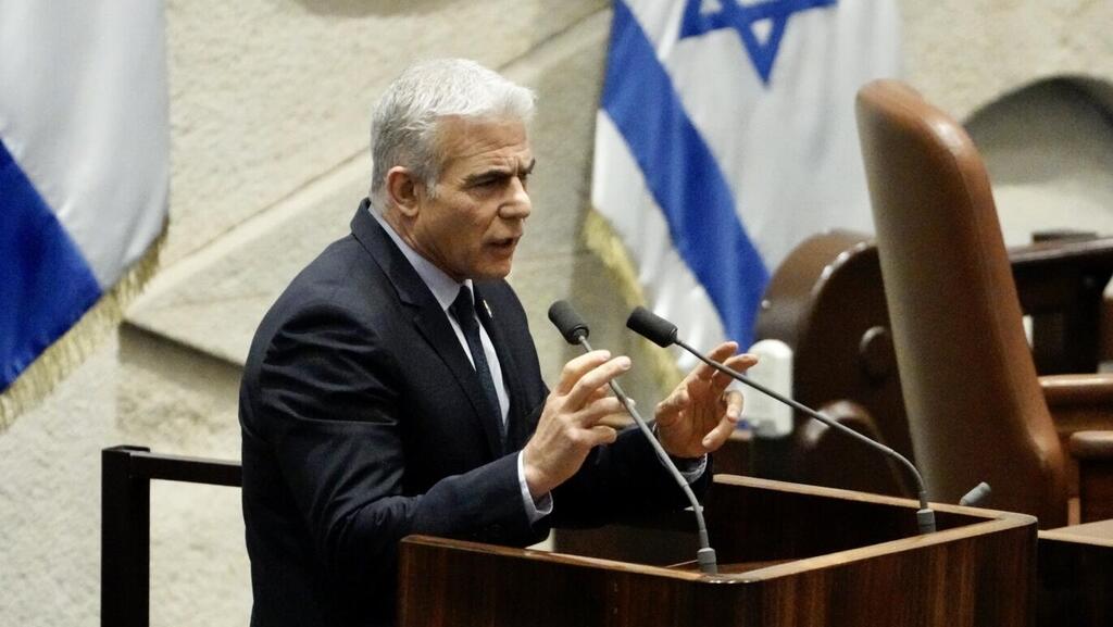 "הדיון על פרטי הרפורמה מיותר, כי הוא נותן לה לגיטימציה". לפיד במליאה, היום (צילום: שלו שלום) יאיר לפיד ואמיר אוחנה