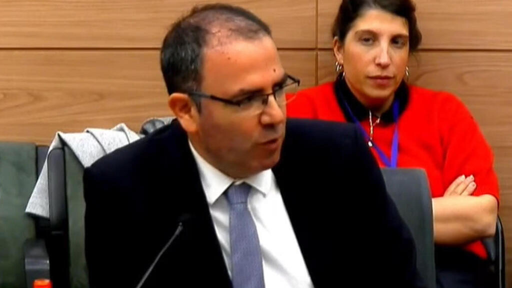 עו"ד גיל לימון (צילום: ערוץ כנסת) המשנה ליועצת המשפטית לממשלה מציג את המורכבויות של חוק היועמ"שים בועדת חוקה
