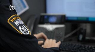 בזמן שיידה חפצים על רכבה: תיעוד השיחה של הנהגת המותקפת למוקד 100