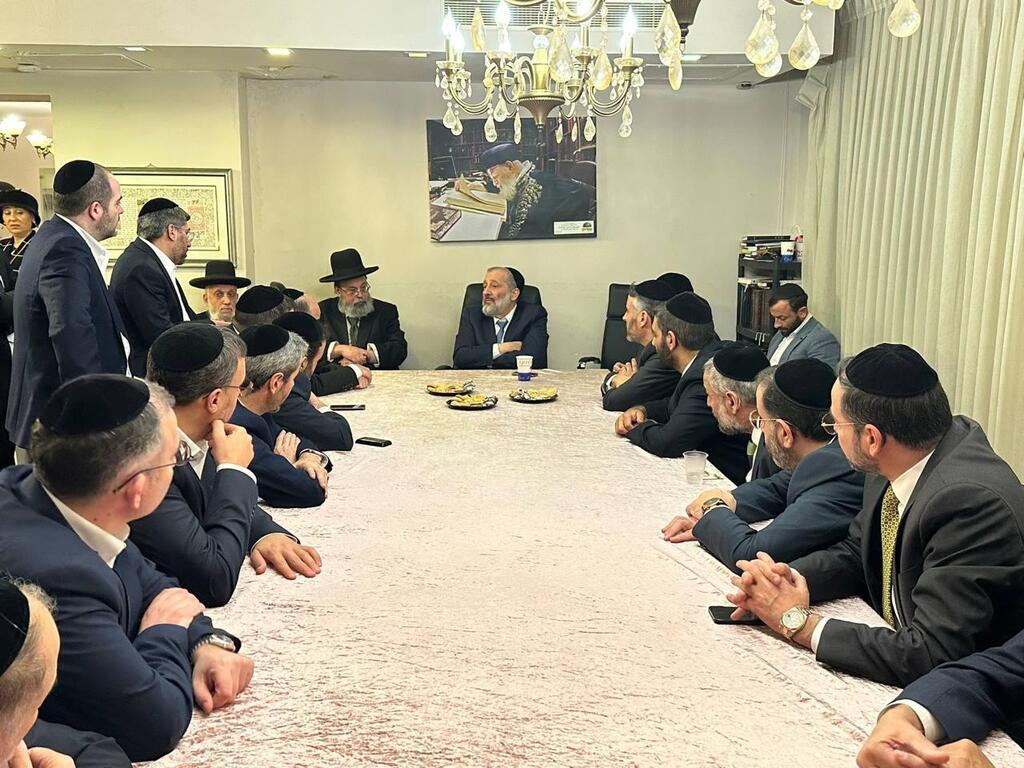פגישה בביתו של דרעי לאחר החלטת בג"ץ לפסול אותו מתפקידו