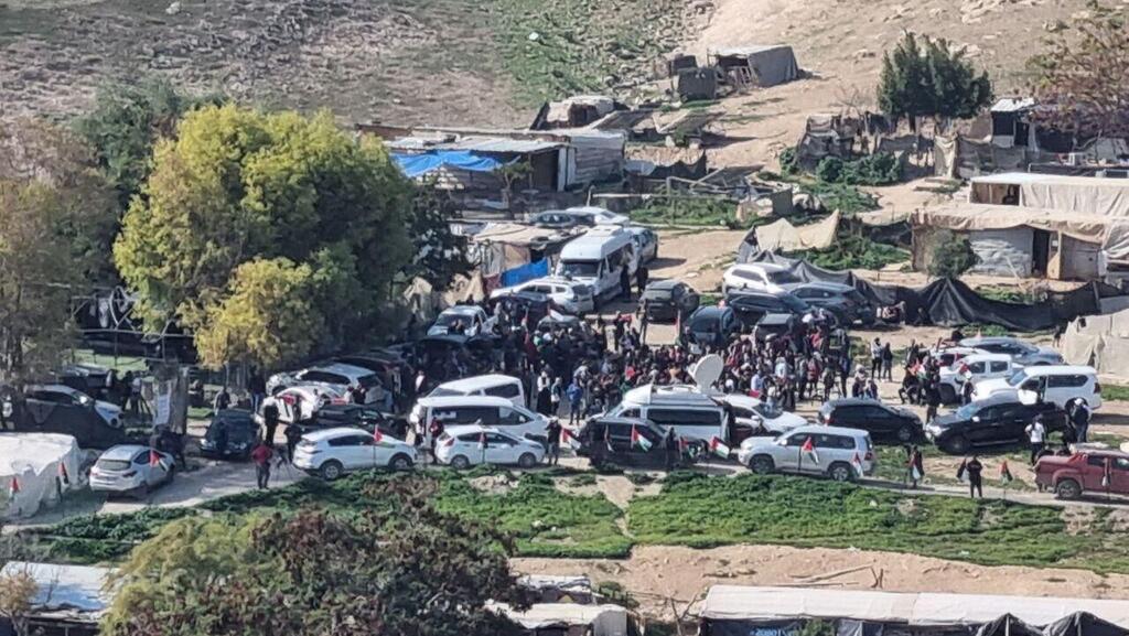 סיור חברי כנסת מהליכוד במאחז הבדואי חאן אל אחמר לקראת תשובת המדינה לבג"ץ על פינויו