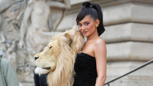 lion dress designer Kylie Jenner's lion dress defended by Schiaparelli