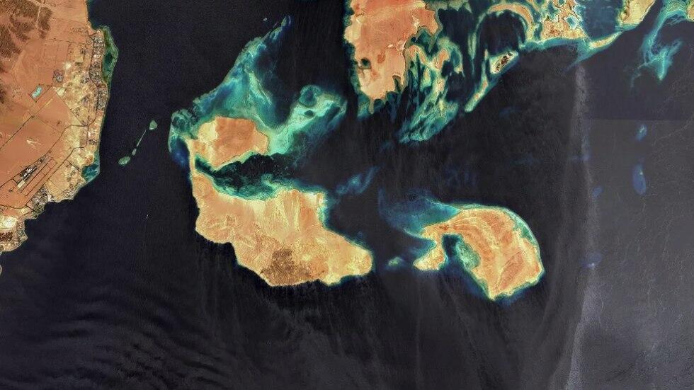 A view of the Red Sea islands of Tiran and Sanafir, and the Saudi Arabian mainland (top) 