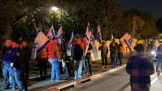 הפגנות נגד והפגנות תמיכה ברפורמה המשפטית מול ביתה של אסתר חיות