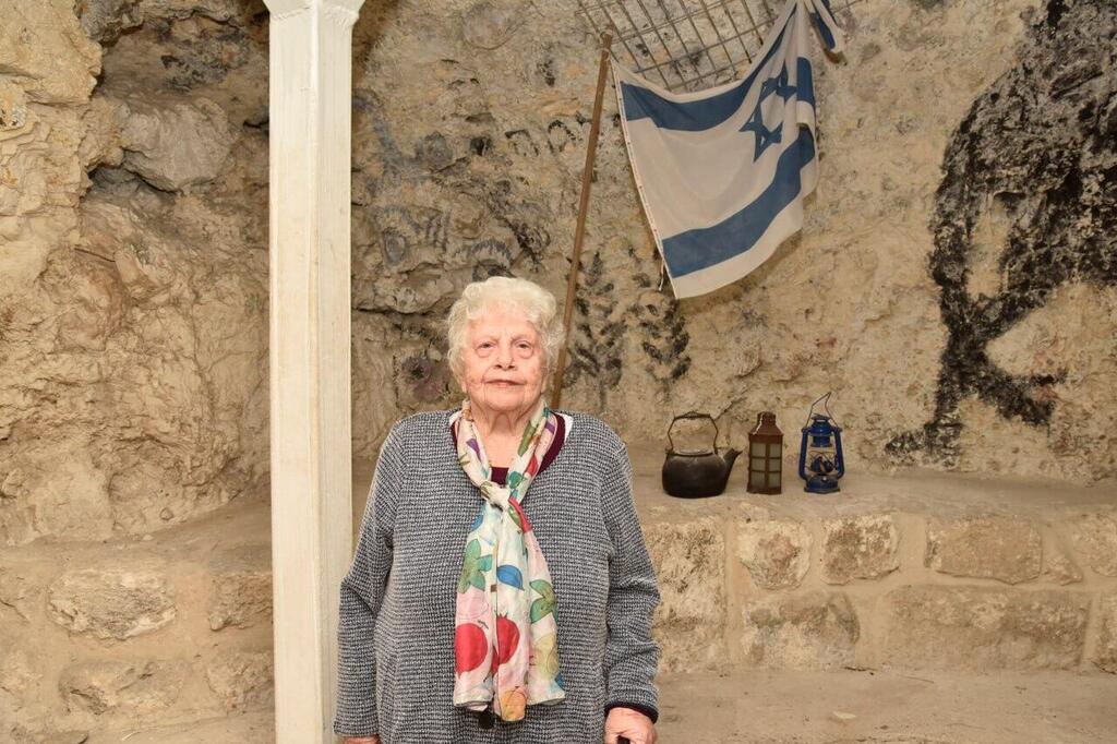 בתיה בן אור בת ה-92 לוחמת פלמ"ח שמתנדבת במוזיאון הפלמ"ח