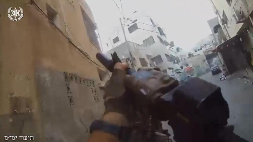Documentation des caméras de casque des soldats de la marine : la fusillade contre des terroristes armés dans le camp de réfugiés de Jénine