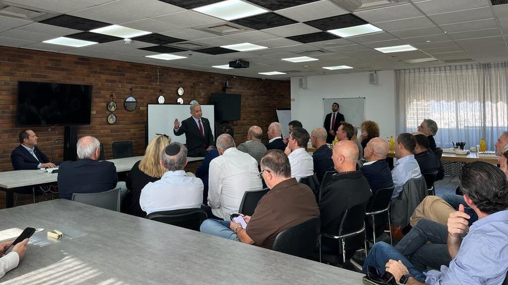 בן זאב: "אני משוכנע שאין שום פרמטר לגבי הכלכלה שלנו שצריכים להיות מודאגים ממנו". רה"מ נתניהו במפגש עם אנשי עסקים בכירים בישראל ראש הממשלה בנימין נתניהו במפגש עם אנשי עסקים בכירים בישראל