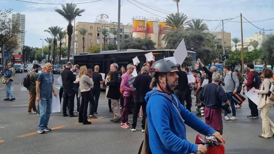 הפגנה למען התאגיד בתל אביב כנס חירום עיתונאים למען השידור הציבורי