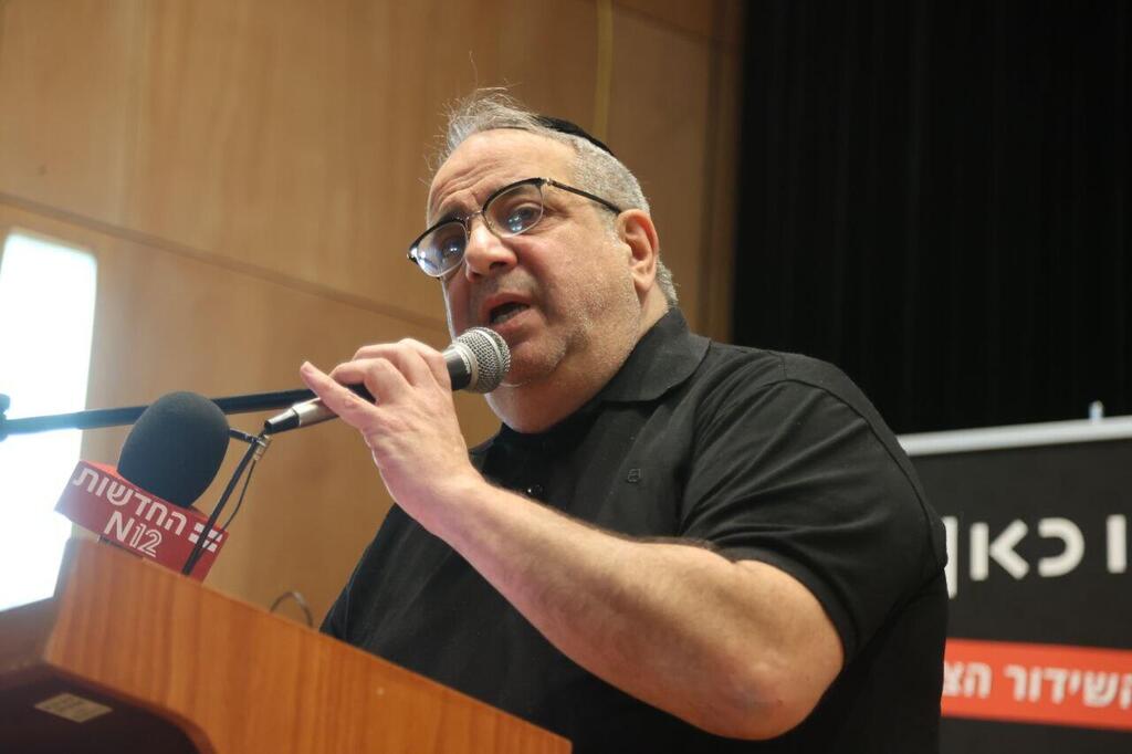 יגאל גואטה, מתוך כנס החירום של ארגון העיתונאים והעיתונאיות נגד סגירת התאגיד (צילום: מוטי קמחי) יגאל גואטה, מתוך כנס החירום של ארגון העיתונאים והעיתונאיות נגד סגירת התאגיד