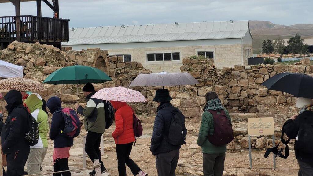 צילום: ערן קרוזל, רשות הטבע והגנים מטיילים במנזר אבתימיוס