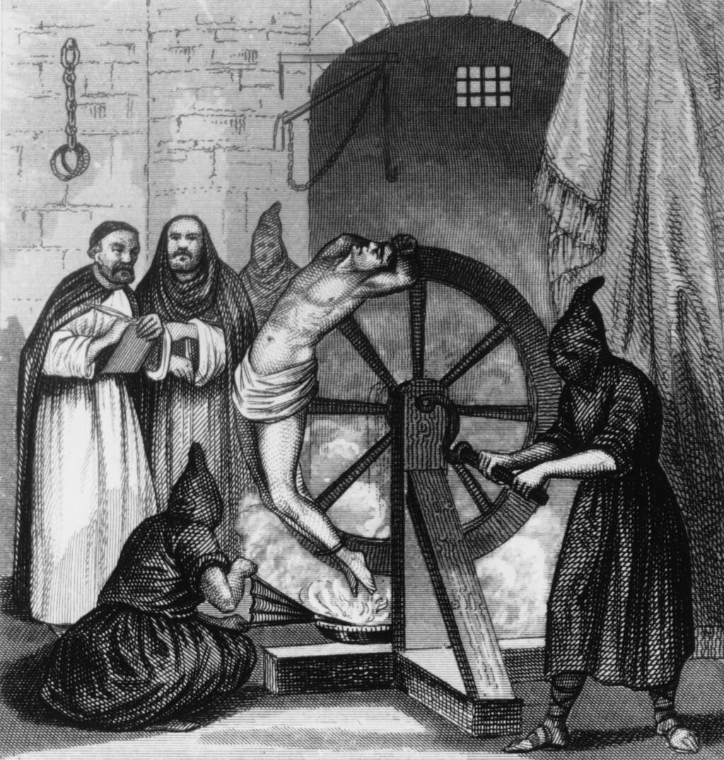 The dark days of the Inquisition (Hulton Archive/Getty Images) ציור של אסיר שעובר עינויים בידי האינקוויזיציה הספרדית