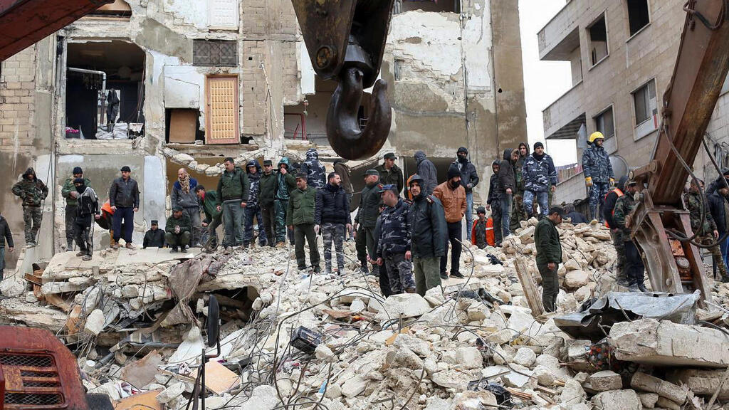 Rescue efforts in Syria (Photo: AFP) כוחות חילוץ בסוריה