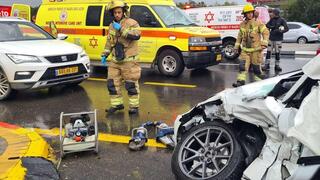 תאונה בין רכב פרטי למיניבוס סמוך למשואות יצחק