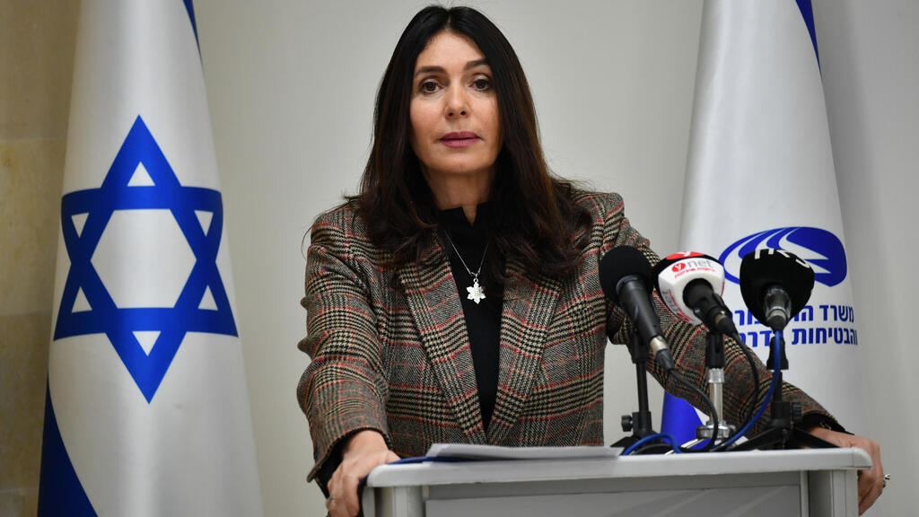רגב במסיבת העיתונאים, היום (צילום: יואב דודקביץ') שרת התחבורה מירי רגב בתדרוך עיתונאים