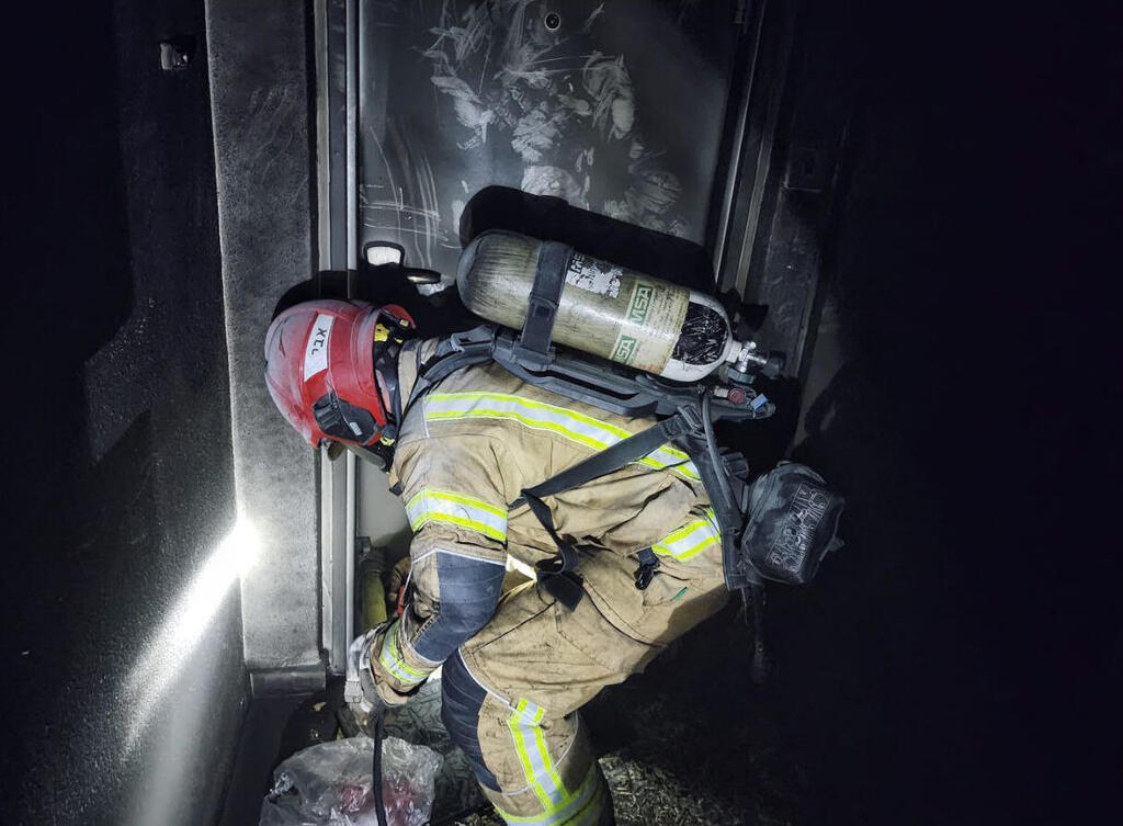 צילום: מתנאל בושרי, דוברות כב"ה דרום תיעוד מזירת השריפה בבניין מגורים בבאר שבע