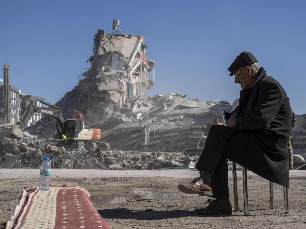 הרס ב נורדאגי באזור גזיאנטפ טורקיה רעש רעידת אדמה
