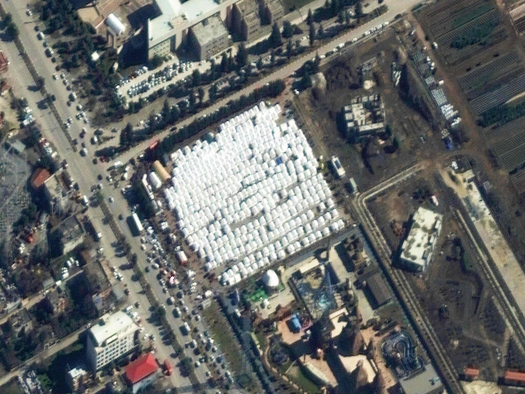 עיר אוהל אוהלים ב אוסמניה טורקיה צילום לוויין רעש רעידת אדמה