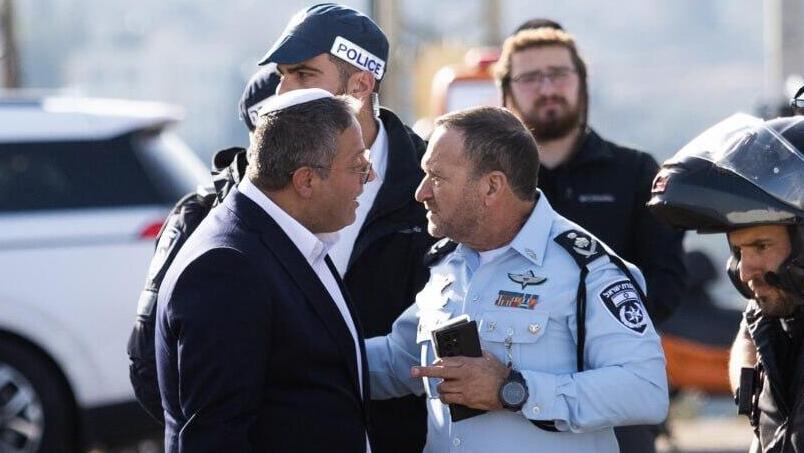 המפכ"ל ובן גביר. מעצרים מנהליים למחוללי פשיעה? (צילום: אלכס קולומויסקי) איתמר בן גביר ויעקב שבתאי