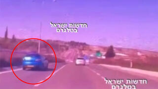 תיעוד: רגע פיגוע הדריסה בתחנת האוטובוס בשכונת רמות בירושלים
