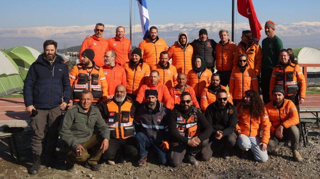 United Hatzalah's rescue team in Turkey just before departing, citing concerns about a threat against them 
