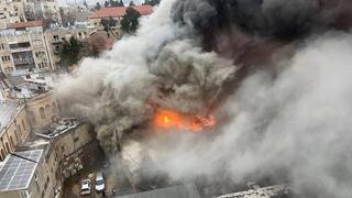 שריפה במפעל במרכז העיר בירושלים