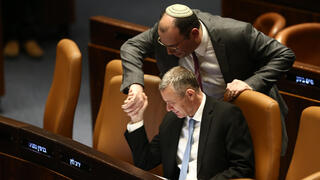 שמחה רוטמן ויריב לוין במליאת הכנסת שמחה רוטמן ויריב לוין במליאת הכנסת