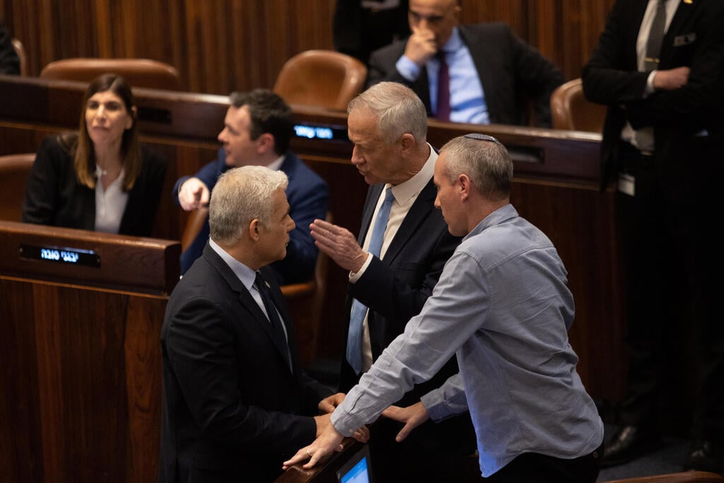 בני גנץ ויאיר לפיד במליאת הכנסת