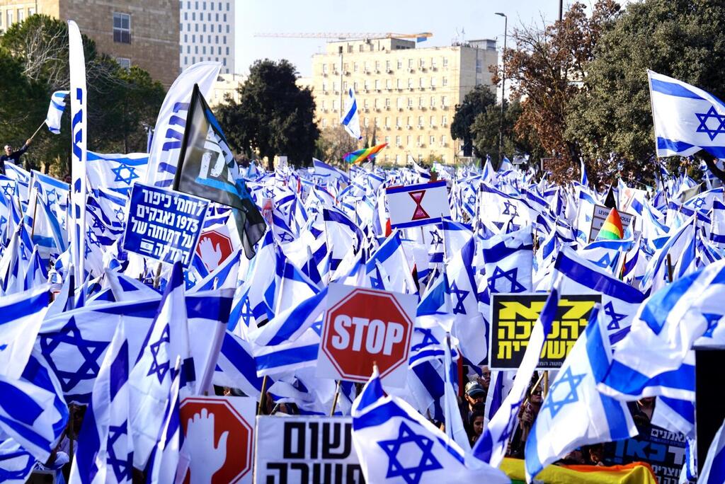 הפגנה ליד הכנסת, השבוע (צילום: שלו שלום ) הפגנה מול משכן הכנסת נגד הרפורמה המשפטית