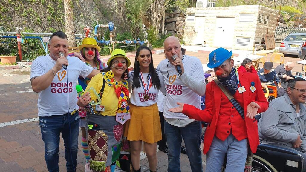 חגיגות יום המעשים הטובים בבית אבות "עמל" טבריה (צילום: מיטל אסור) חגיגות יום המעשים הטובים בית אבות