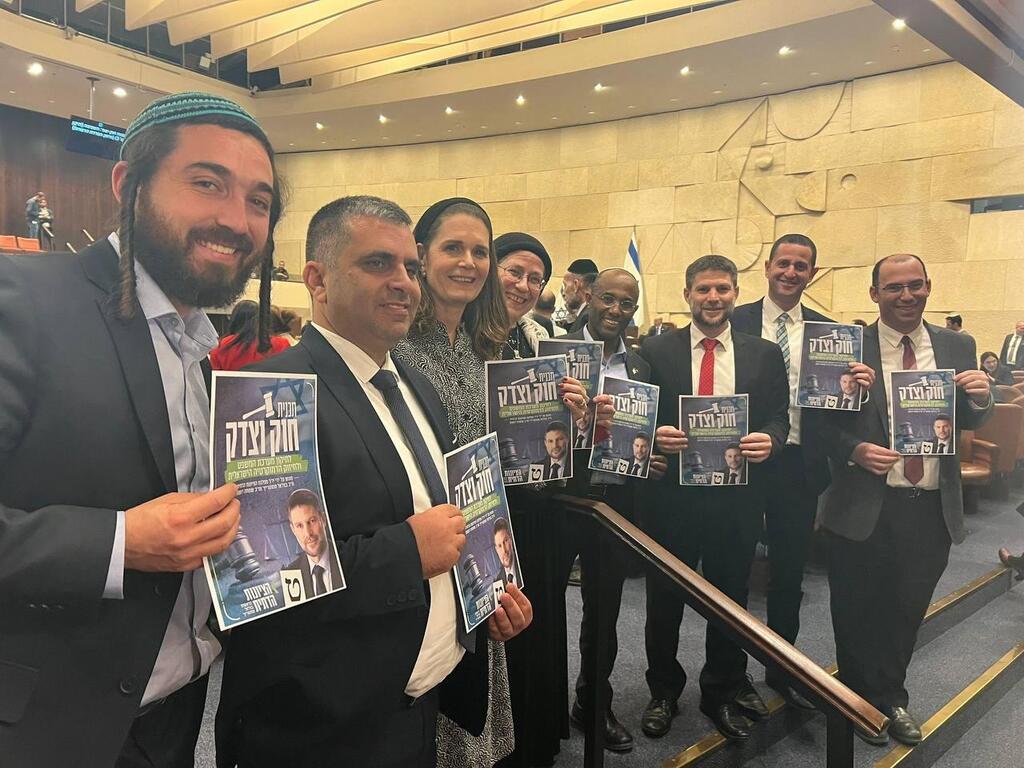 Dini Siyonizm'den Knesset üyeleri, Knesset'te oylamayı kutluyor