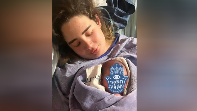 ליפז מלכה עם בתה התינוקת ליפז מלכה עם בתה התינוקת