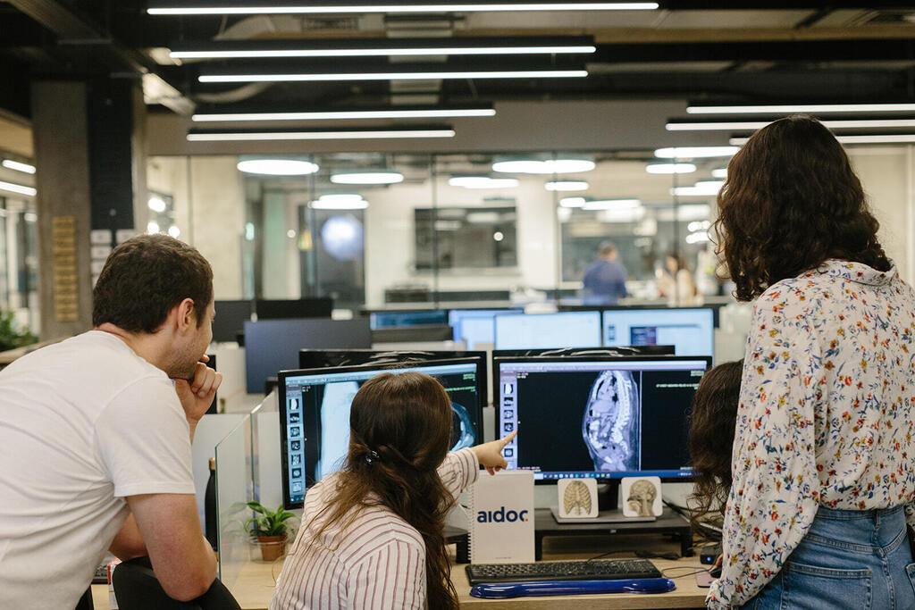 מערכת Aidoc בפעולה. "מוסד שלא יהיה בו את הכלי הזה בעתיד, יישאר מאחור" מערכת Aidoc בינה מלאכותית פענוח בדיקות CT