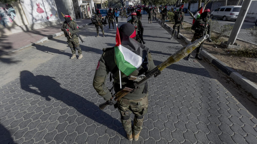 Palestinian militants march in Nablus 