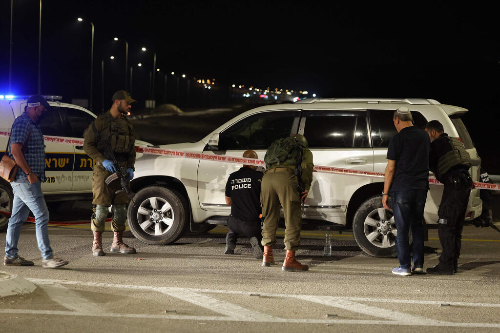 צילום: AP זירת הפיגוע בכביש 90