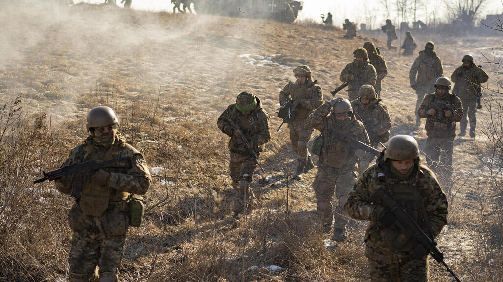 אוקראינה חיילים אוקראינים ב אזור חרקוב