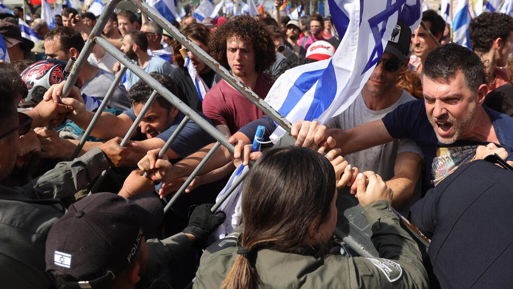Des manifestants à Tel-Aviv
