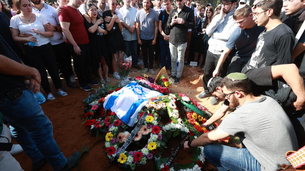The funeral of the victim of the Jericho terror attack (Photo: Shaul Golan) הלוייתו של אילן גנלס