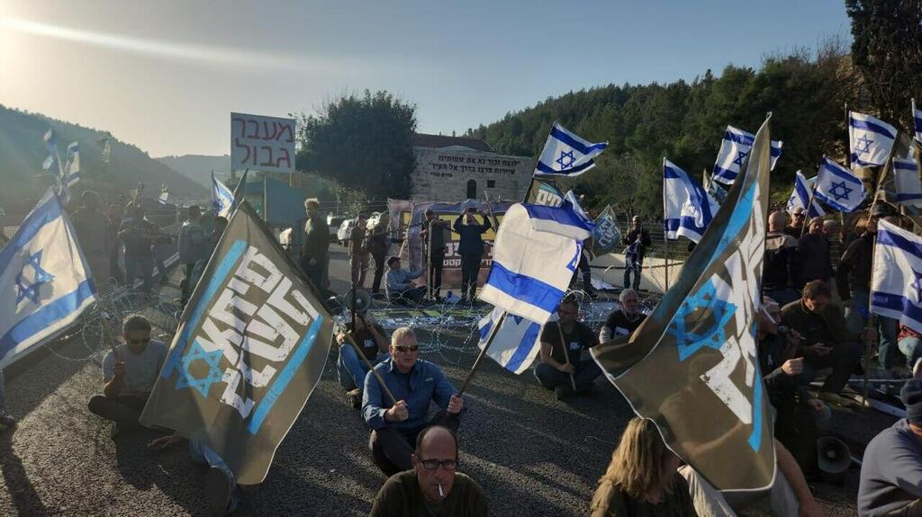 מחאה בכביש 1 (צילום: אחים לנשק) מחאה בכביש 1