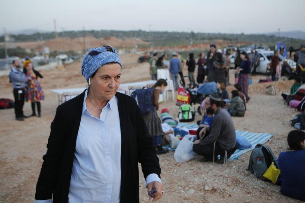 דניאלה וייס בעצרת תמיכה במאחז אביתר