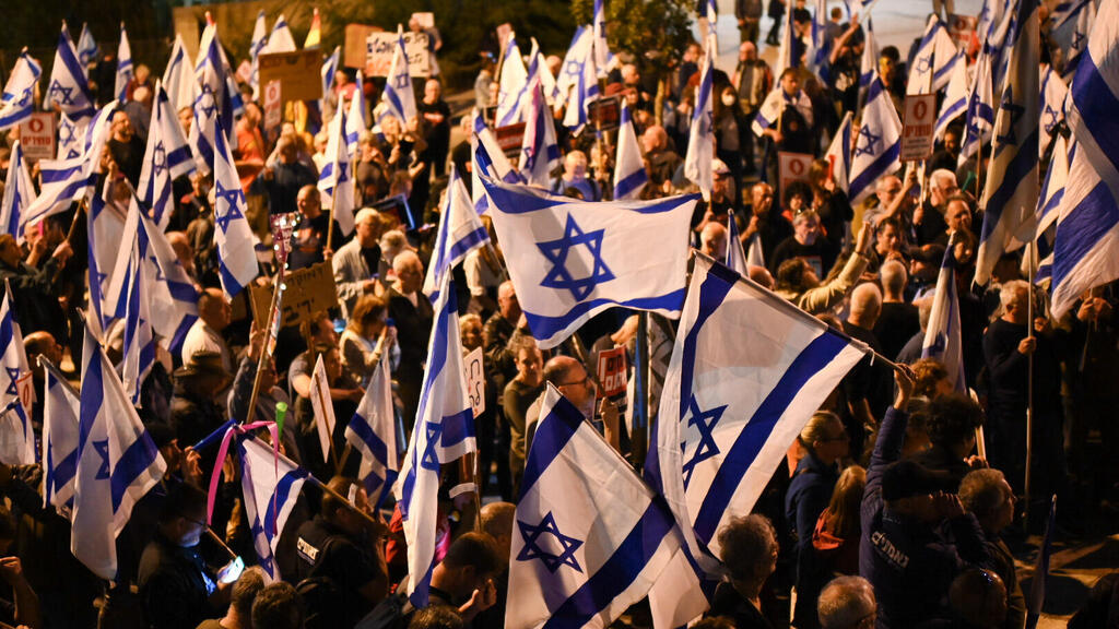 ההפגנה מול משרד רה"מ בירושלים, הערב (צילום: יואב דודקביץ') "מבצע חומה ומגדל" - טקס הנחת אבן הפינה למאחז הדמוקרטיה של תנועות המחאה בירושלים