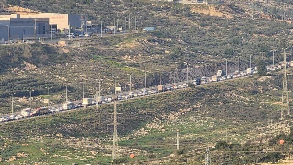 הפקקים בדרך בעקבות חסימות הצבא למאחז אביתר - פקקים בכל הצירים