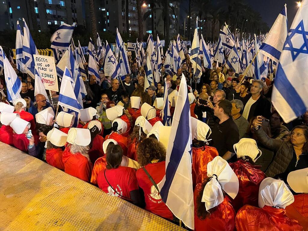 ההפגנה בנתניה (צילום: איתן גליקמן) הפגנה נגד המהפכה המשפטית, נתניה